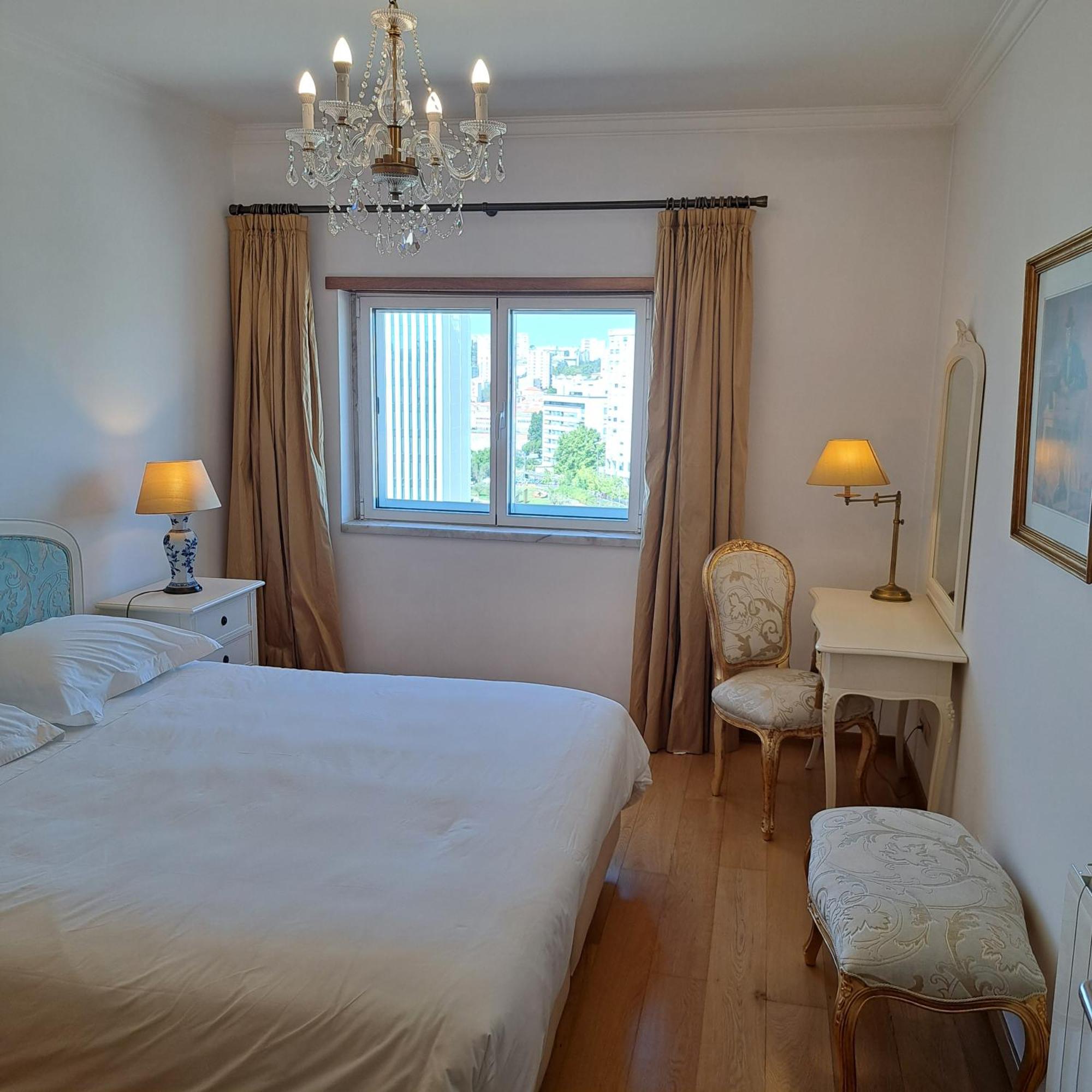 Haven In - Exquisite Floor With 7 Meters Balcony To The Largest Riverfront In Lisboa