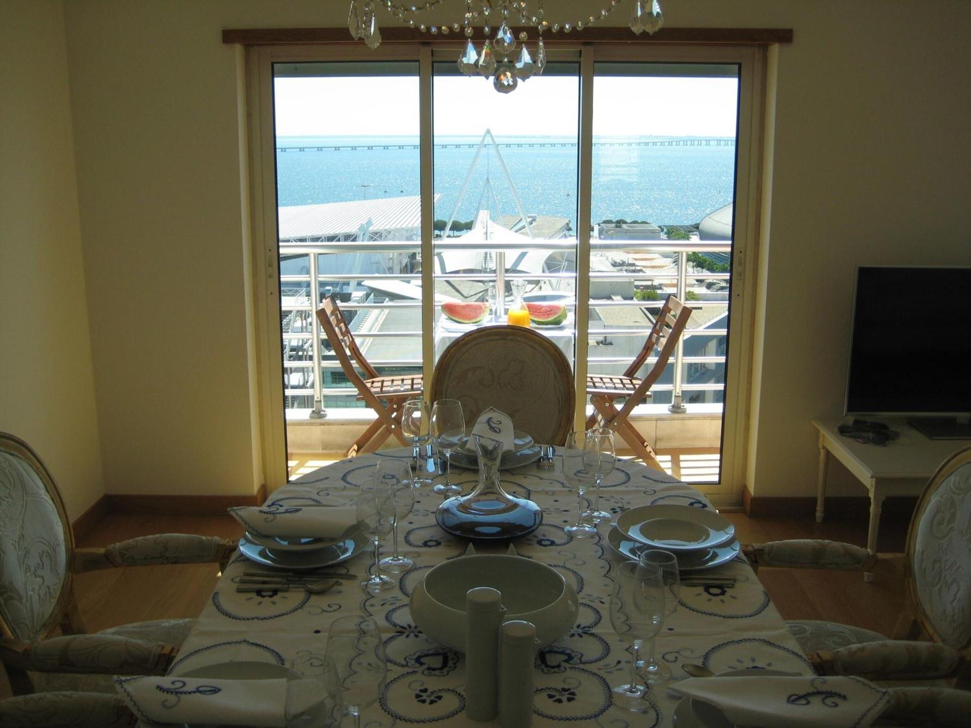 Apartamento Haven In - Exquisite Floor With 7 Meters Balcony To The Largest Riverfront In Lisboa