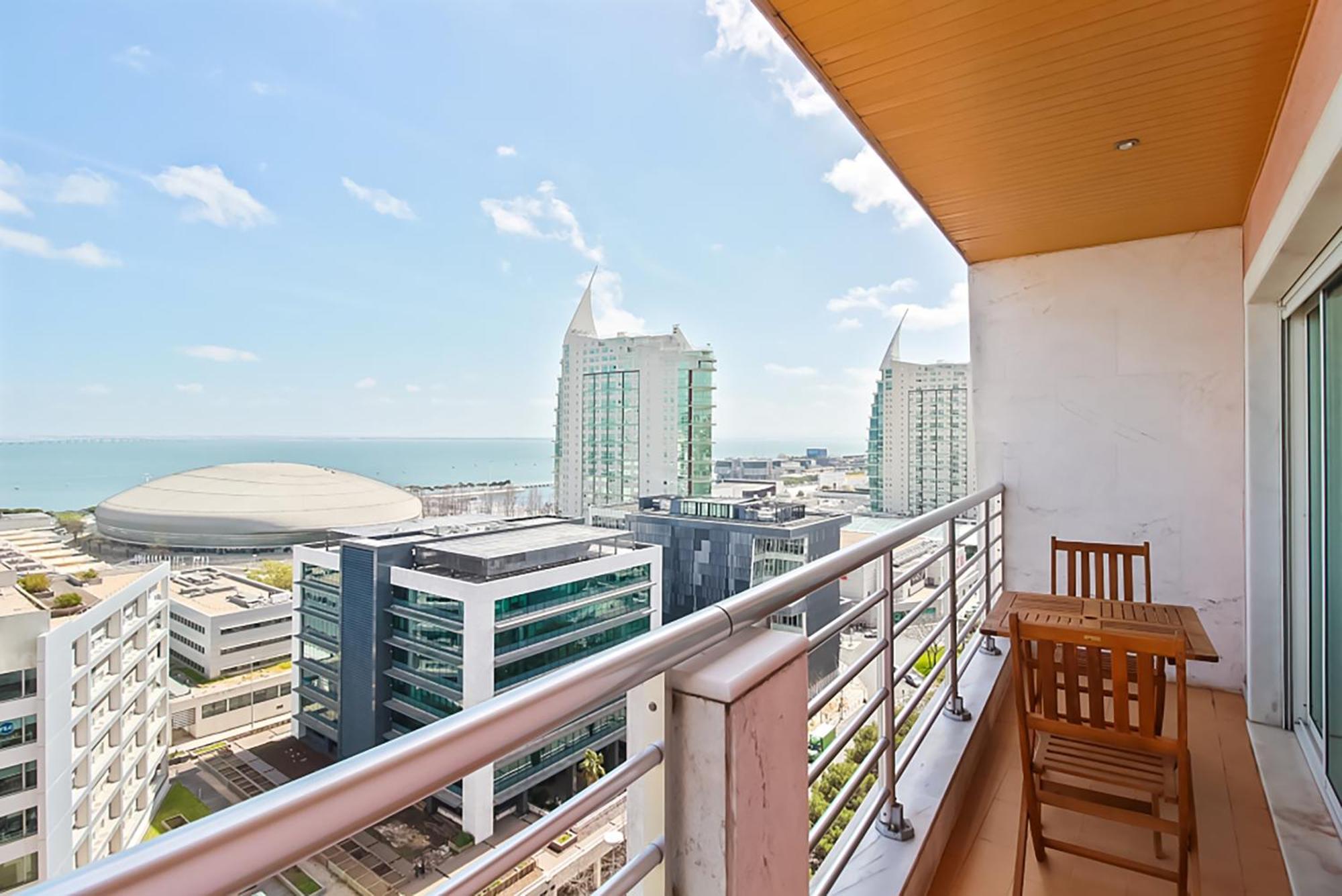 Apartamento Haven In - Exquisite Floor With 7 Meters Balcony To The Largest Riverfront In Lisboa